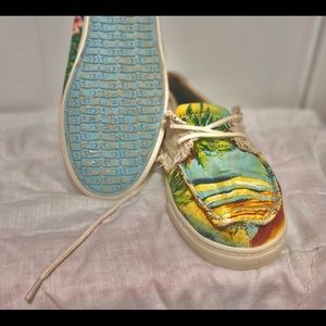 Beach scene print sanuk slip on shoes